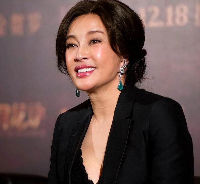 钱再多有什么用？75岁“风流妖精”刘晓庆，已经走上了另一条道路