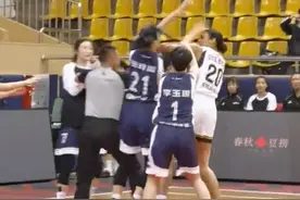 罕见！广东女篮与新疆女篮爆发冲突，双方大打出手，比CBA还火爆图片