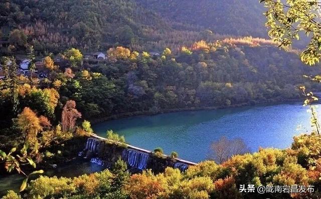 官鹅沟之秋：一场色彩与诗意的狂欢