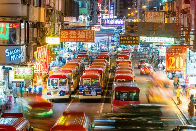30年前，香港GDP是上海的6倍，新加坡GDP是上海的3倍，现在呢