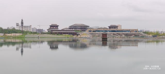 汉中市的兴汉胜境：穿越千年的汉文化盛宴