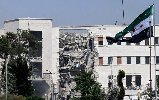 48小时248人死亡，朱拉尼以一敌三败北，叙利亚统一梦彻底破碎！