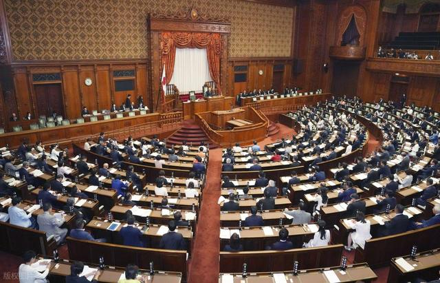 特朗普再度“屠宰”日本，收割得比较彻底，这一跪将难以站起