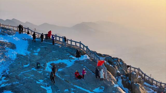 美到失语！雪后泰山限定风景，仿佛天宫坠落人间！