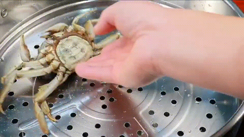 蒸螃蟹，冷水还是热水下锅？蒸多久？记5个要点螃蟹不流黄不掉腿