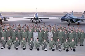 从美军航母上空飞过？中国空军6000公里直飞埃及，打破中东格局？图片