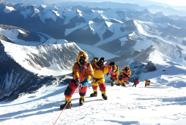 8848.86米骨骼保卫战！除了意志与体能，攀登珠峰还需这项硬实力