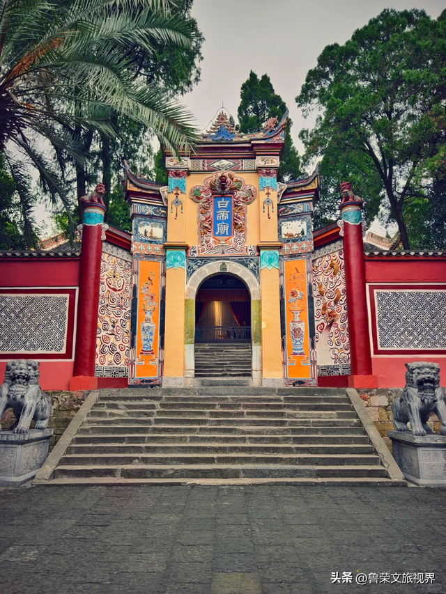 徒步三峡：霜叶漫山处，一步一千年