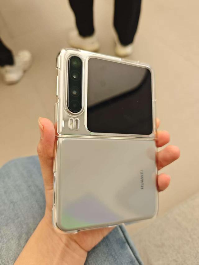 三星Z Flip7登场，售价7999元，和华为Pura X相比谁更值得买
