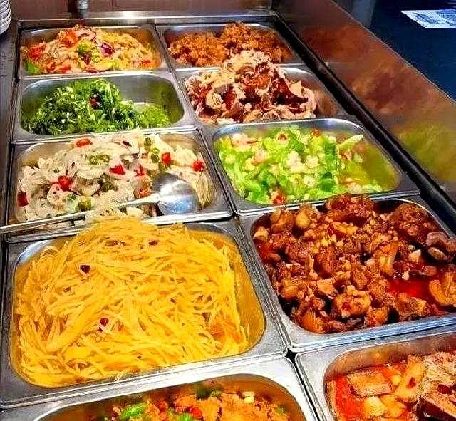 北京下了死命令，2027年底前	，所有中小学必须告别校外配餐