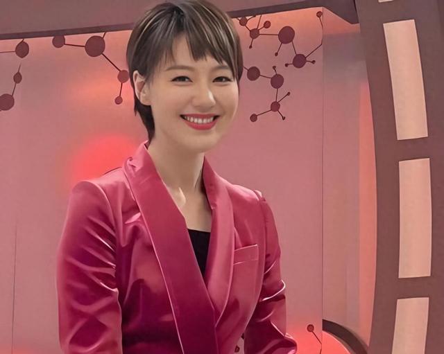 讨好大佬，陪睡上位，遭央视“开除”，她身上的标签哪个才是真的