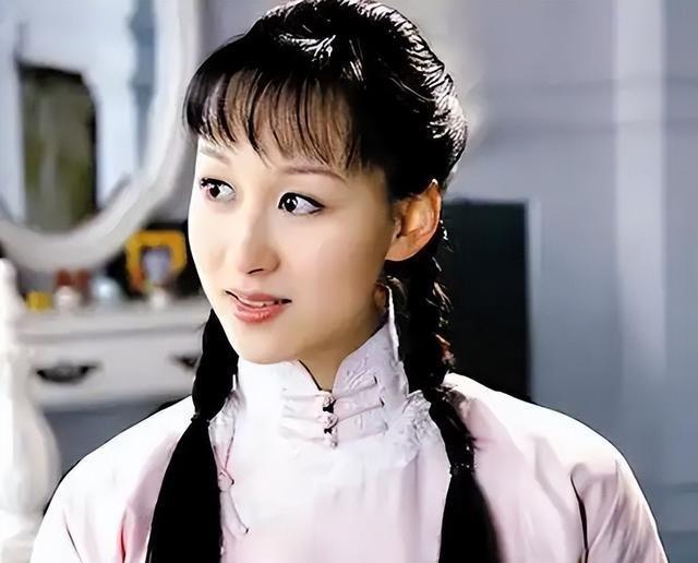 她拒绝潜规则，出道20年演了50部戏仍火不了，42岁还没结婚