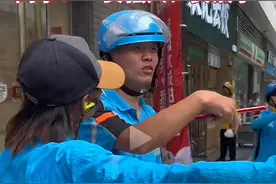 38岁骑手妈妈为养两个孩子送外卖，累计跑了40000单，网友：悲哀图片