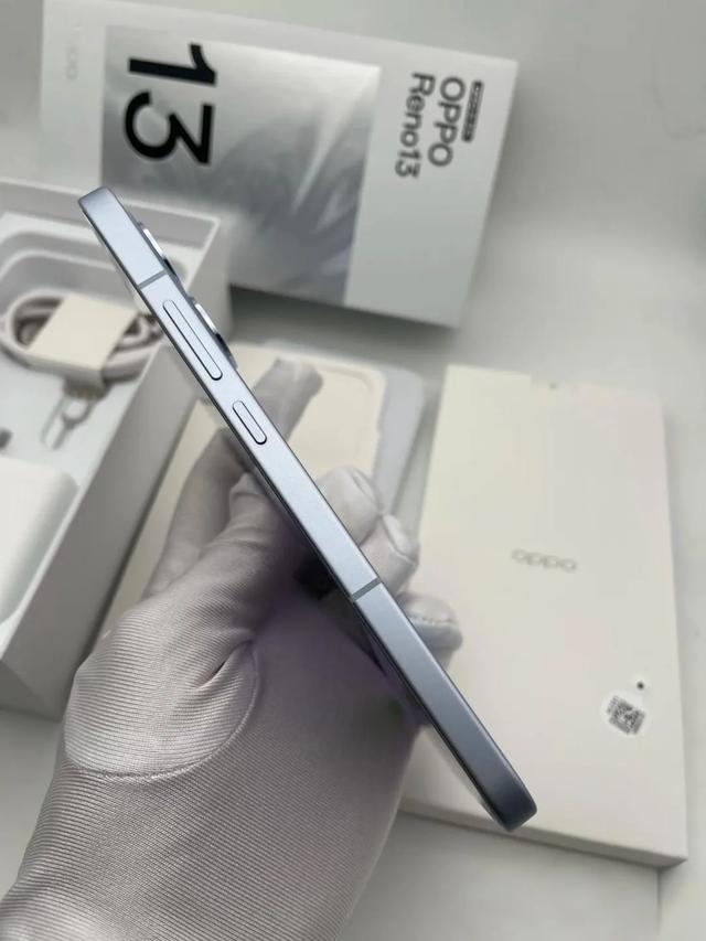 OPPO Reno13 评测：潮流设计与全能体验的「超美小直屏」旗舰