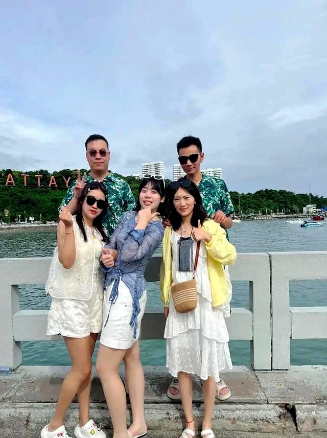 怀远在泰国海边抱二嫂，撒一波狗粮，以前不敢想的画面，弥补回来