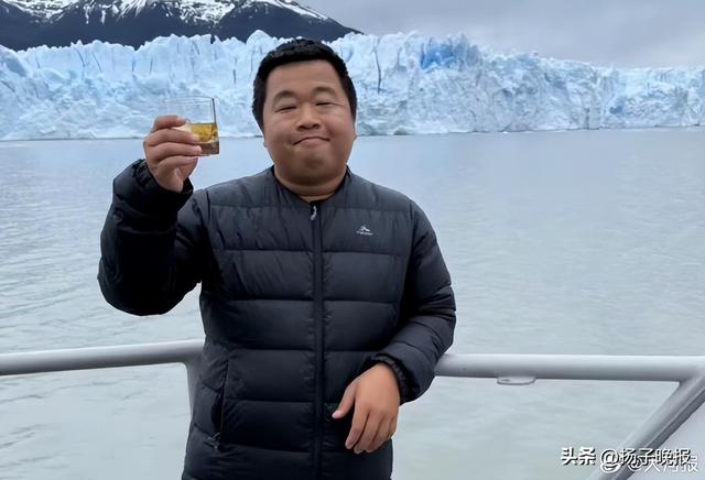 千万粉丝网红“蓝战非”自曝年收入达九位数引热议，本人回应；1分钟视频报价150万，近期注销名下多家公司