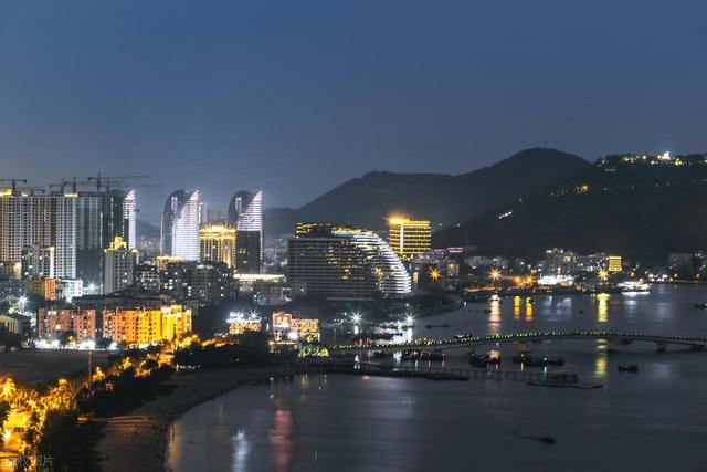 去海南三亚玩了 1 周回来，说句大实话，三亚真不是所有人能适应的