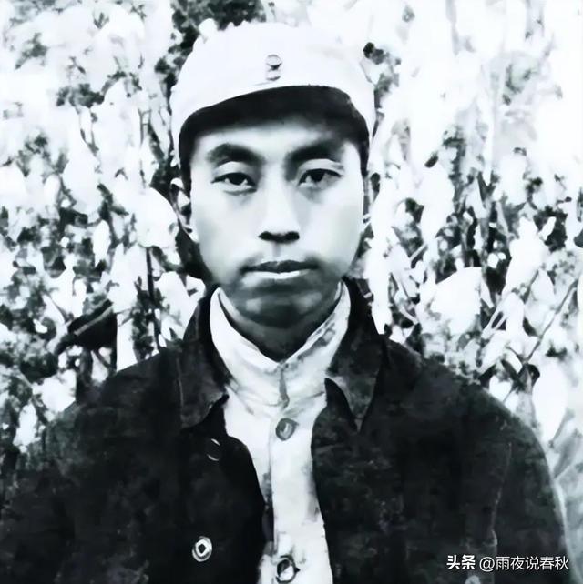 华国锋的夫人有多美？61年在长沙留影，30岁端庄秀丽，‌风姿绰约