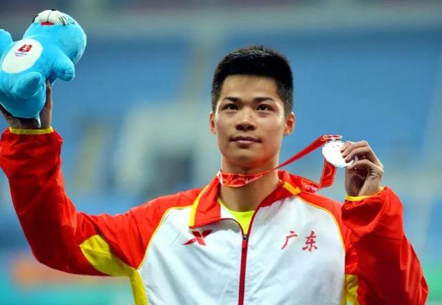 “亚洲飞人	”苏炳添完成职业生涯最后一战，领衔广东队夺得全运会男子百米接力赛第四名	，湖北队获金牌