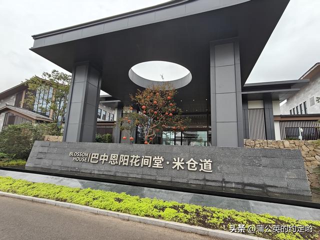 江边古镇风景不错，值得一看