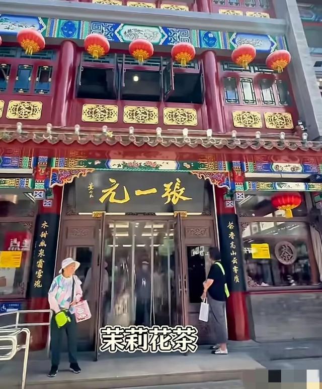 大量日本游客涌入北京，打着旅游幌子不去旅游不吃美食，为啥来？