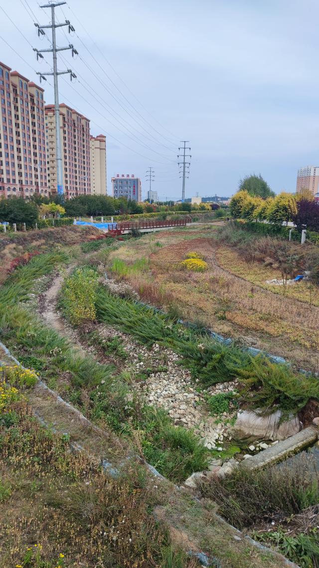 乌兰察布，铁军山与卧龙山及老虎山