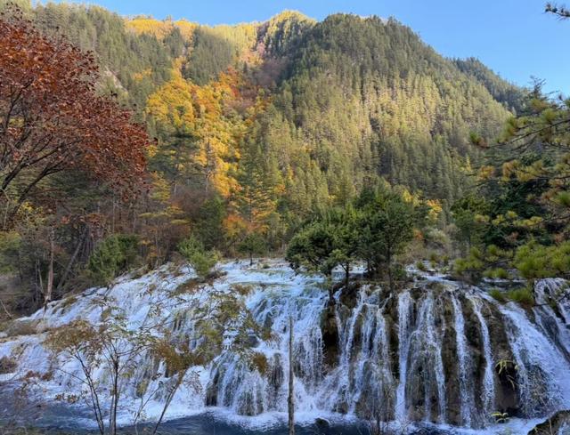 九寨沟的颜值巅峰：层林尽染、海子映彩