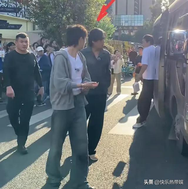 秦昊带继子录制节目，全家托举恩利好幸福，至今却无代表作品