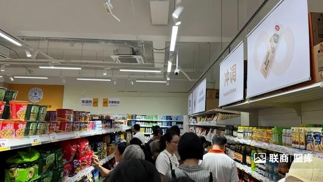 美团折扣超市“快乐猴”全国首店开业，我们去看了看