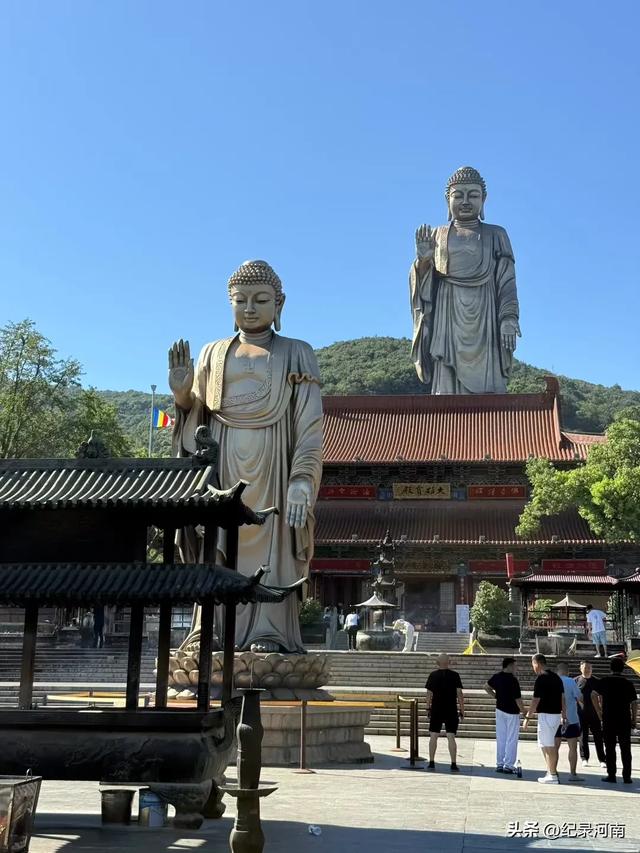 无锡灵山大佛，环山抱水，风景秀丽！