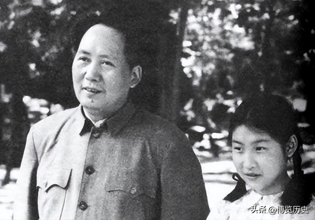 1966年，李讷来北航探望姐姐，李敏单刀直入问：你来找我什么事？