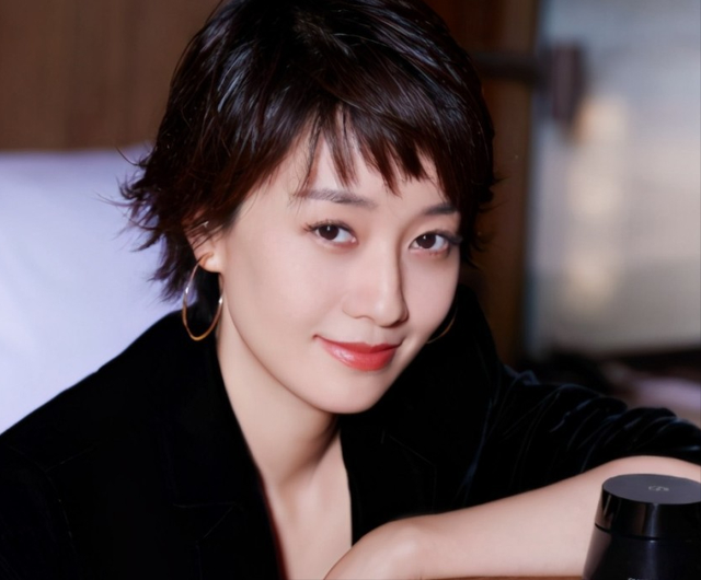 离婚6年后，文章做梦也没想到，49岁的马伊琍依然给他留足了体面