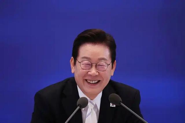 日本访华被拒，李在明当着全世界的面喊出一句话	，让高市早苗破防