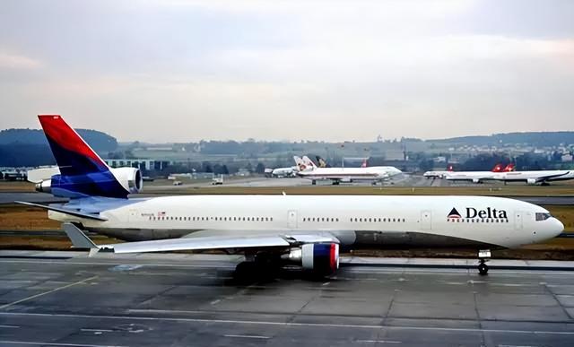 美国大规模空难！爆炸后人员伤亡惨重，航班停飞，炸弹威胁无休止