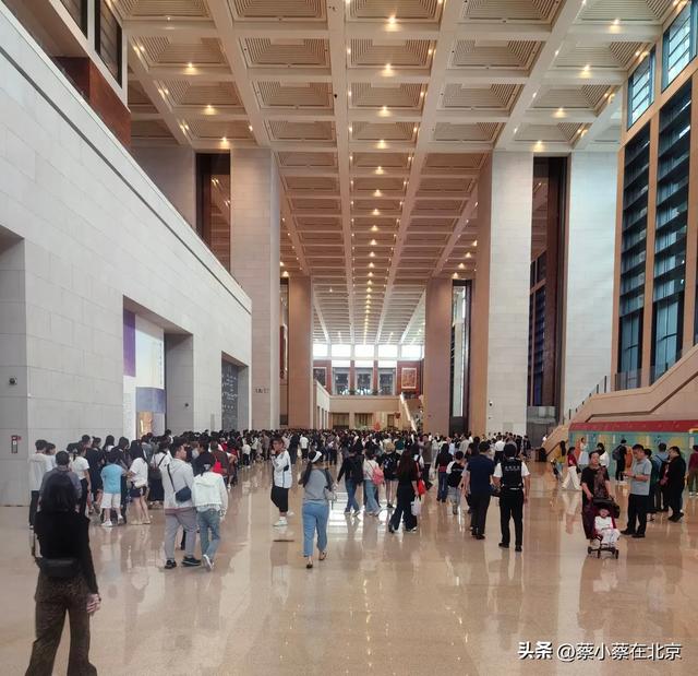 2025年国庆第五天，北京国家博物馆发生的真实排队场景，快来看看