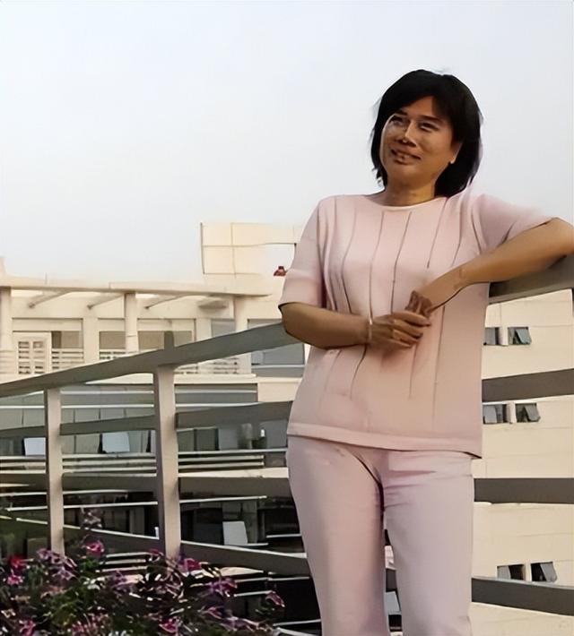 被停职审查	、转移资产、搞办公室恋情，董明珠身上标签哪个是真的