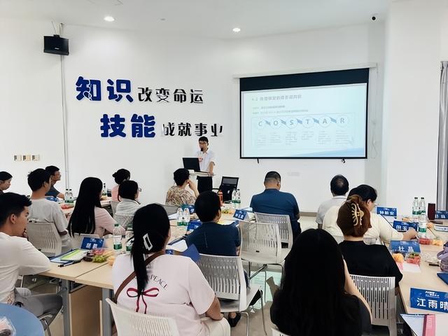 中国AI市场大厮杀，大厂垄断核心资源，初创小公司该如何逆风翻盘