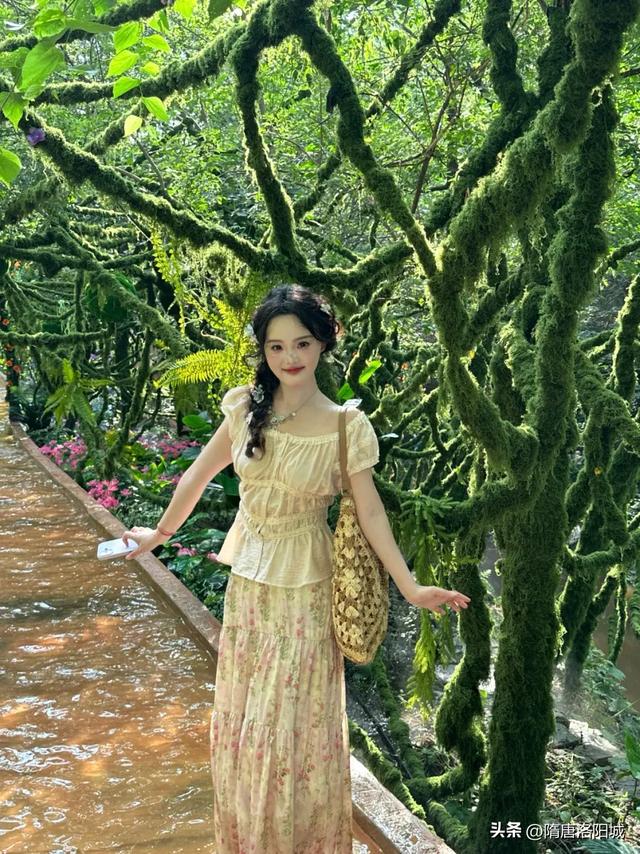 太美啦！@各位小仙女，洛阳这里上新“绿光森林”梦幻场景！