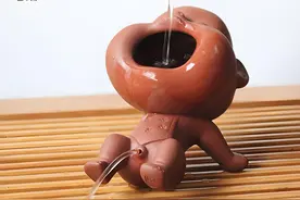 谁家“尿壶”当“茶壶”，不但不洗还有毒！图片