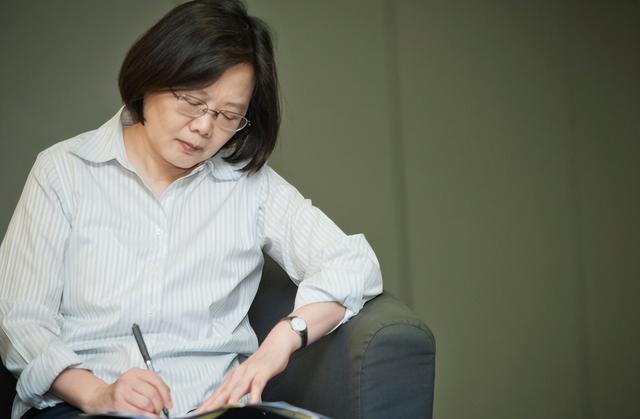 沉默五天	，蔡英文重磅发文，台北全城已警戒，国民党揪出罪恶根源