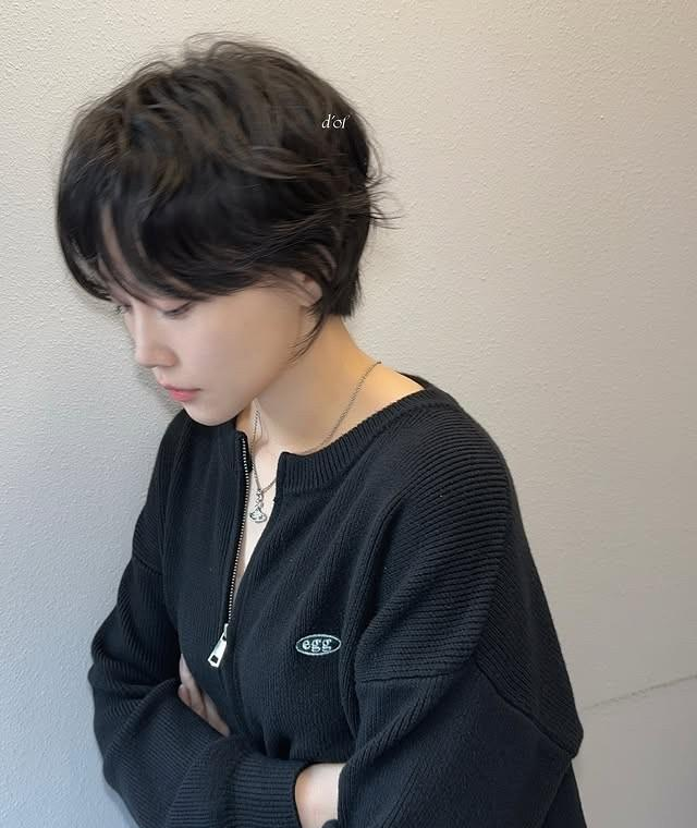 韩系层次碎感短发：让「轻熟松弛感」成为日常