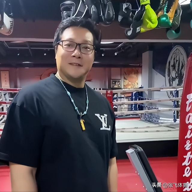 北京肖哥突发去世	，年仅45岁，家里原石成堆开大奔，十几套房出租