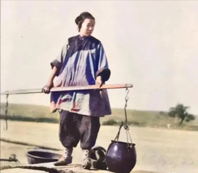 清末老照片：名妓果然是名妓，比后宫佳丽好看太多，富太太也追星