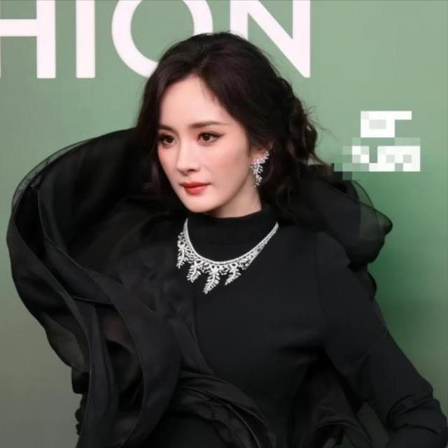 离婚7年后，39岁杨幂高调官宣喜讯，没给前夫刘恺威留一丝情面