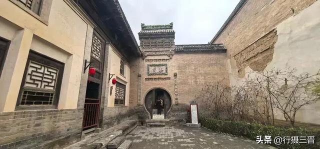 汉服古韵迎佳节 别样三八绽芳华——万荣李家大院妇女节人气火爆