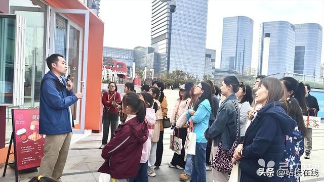 金鸡湖景区秋季首场CityWalk启动
