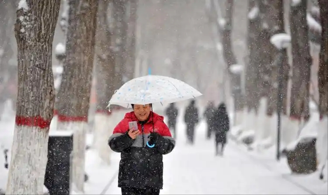 暴雪停课刷屏全网，乌鲁木齐凭什么从"中转站"逆袭？一细节戳人心