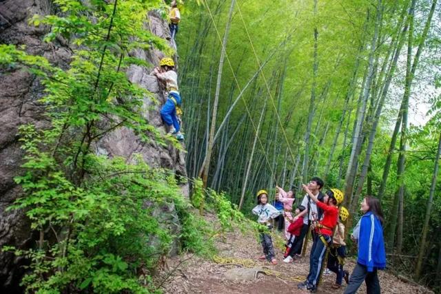 周五宠粉日｜去户外定格温馨家庭时光，更有全能亲子通关赛免费参赛名额等你来领！