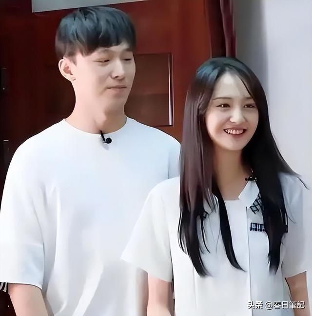 35岁郑爽近照曝光！形象管理失败	，彻底成了素人，在美日子舒坦了