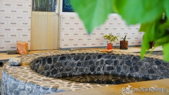又见奇村 | 槐庭温泉民宿：老槐树下泡温汤，休闲康养两不误
